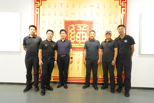 登山英雄进民族企业，共助绳网产业振兴